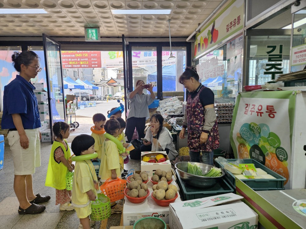 0629 용상공설시장 ‘어린이 장보기 체험행사’ 진행 (3).jpg