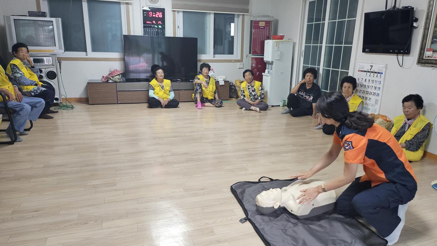 2-3 사진(일월면, 찾아가는 교통안전교육 및 소방교육 실시).jpg